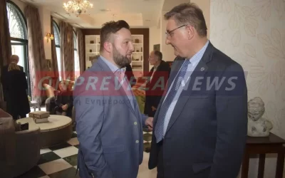 Με θέμα το Νοσοκομείο ολιγόλεπτο τετ α τετ Θανάση Εξαδάκτυλου και Σπύρου Βρυώνη.